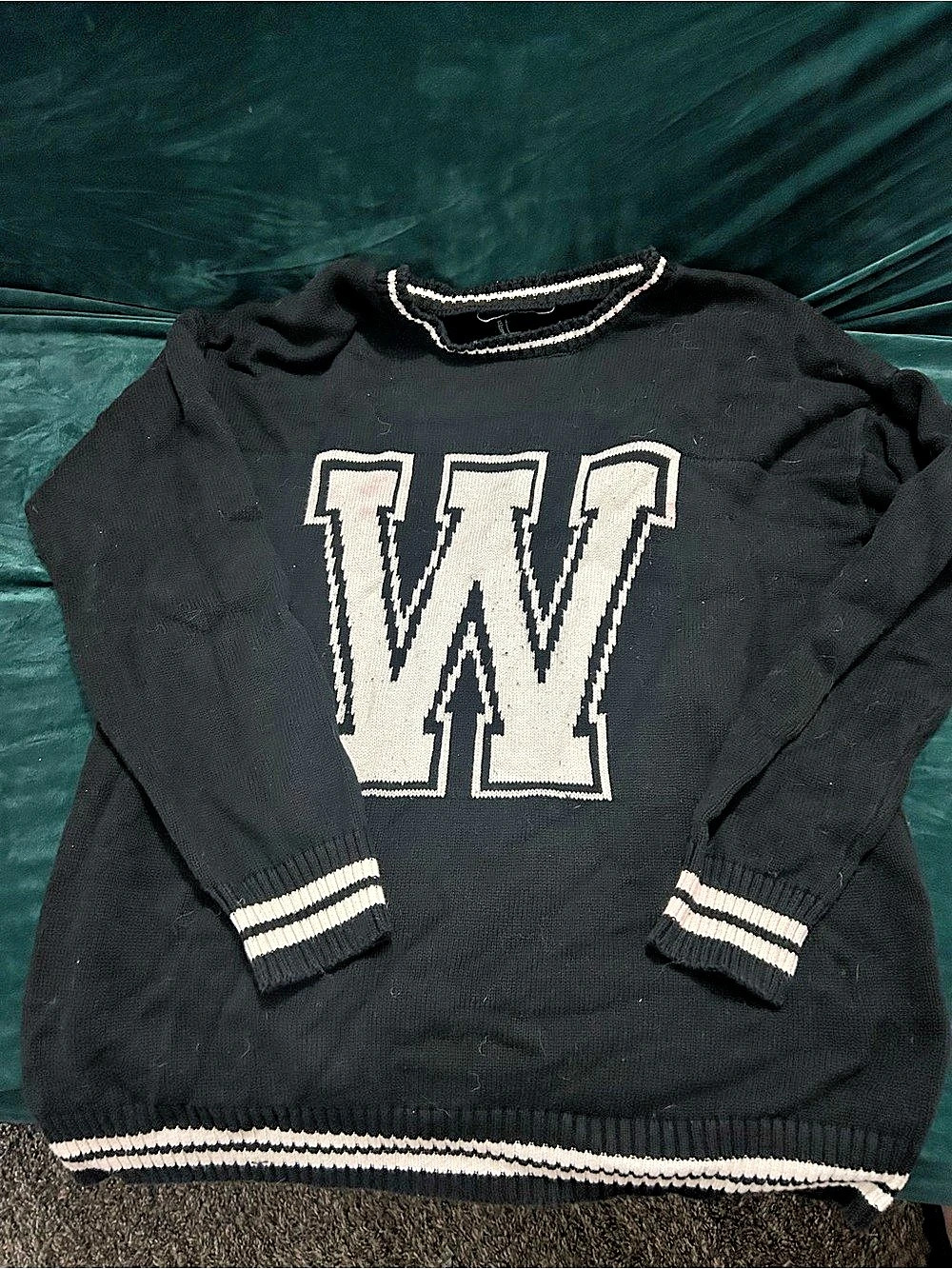 Forever 21 Varsity Letter Sweater in Black